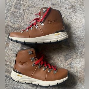 Danner size 7 hiking boots